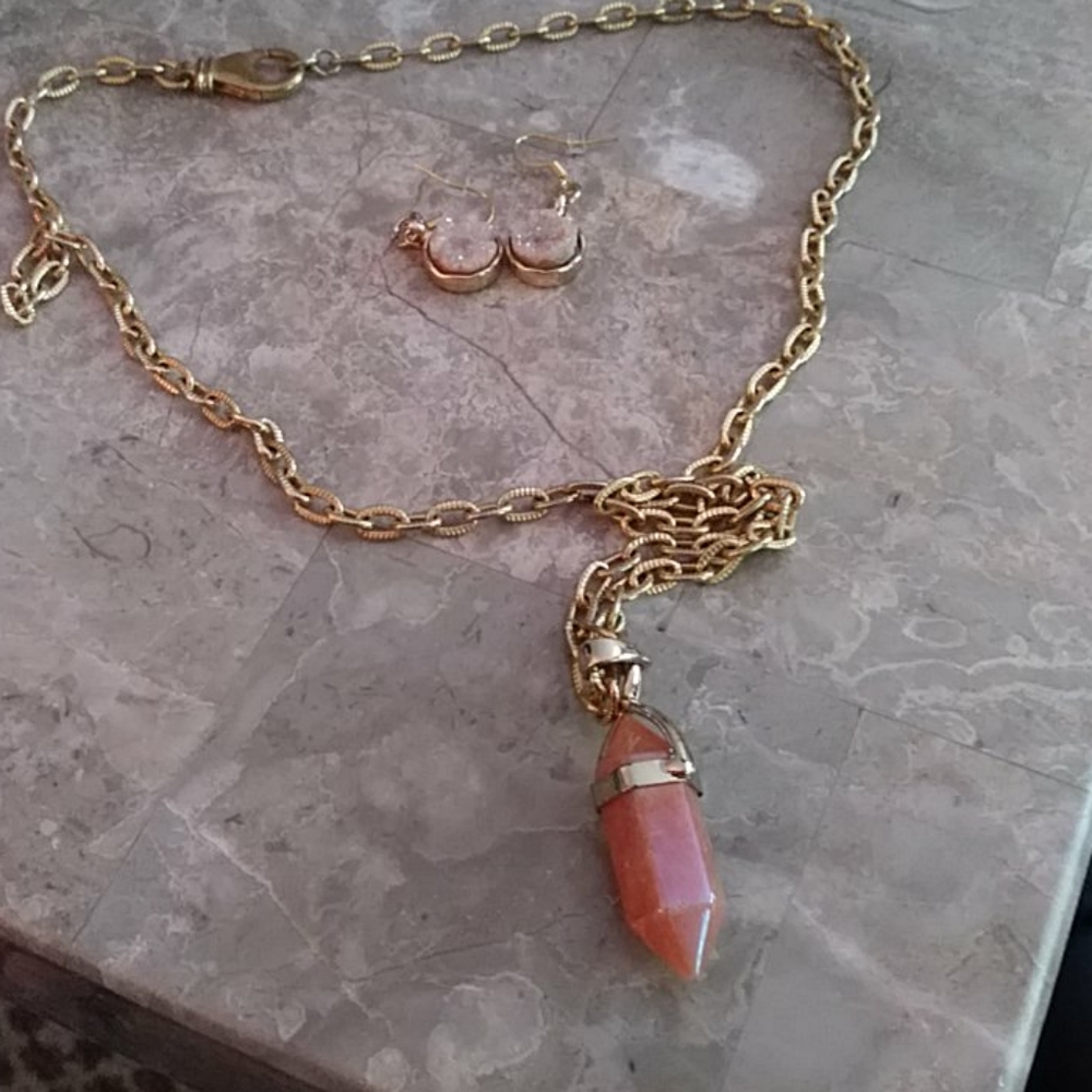 NWOT Druzy Quartz Necklace